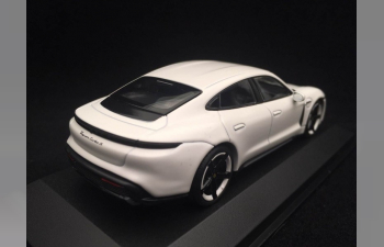 Porsche Taycan Turbo S 2019 Carrara white