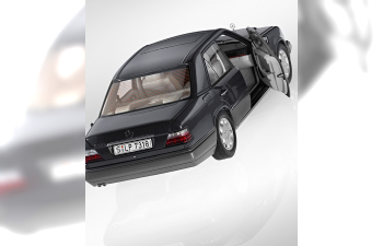 MERCEDES-BENZ E320 W124, black met