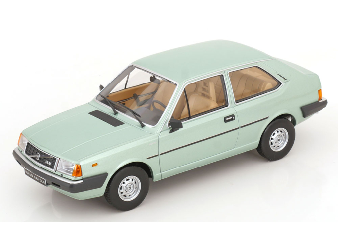 VOLVO 343 GLS (1982), light green-metallic