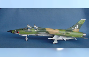 Сборная модель Американский истребитель-бомбардировщик Republic F-105G Wild Weasel