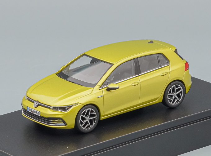 VOLKSWAGEN Golf 8, green metallic