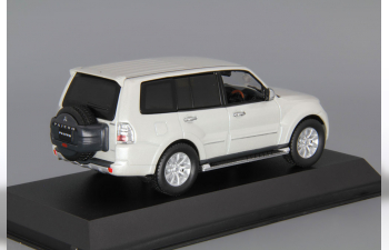 MITSUBISHI Pajero Long Super Exceed, white