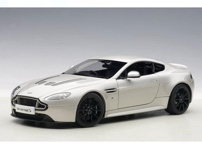 Aston Martin V12 Vantage S 2015 (meteorite silver)