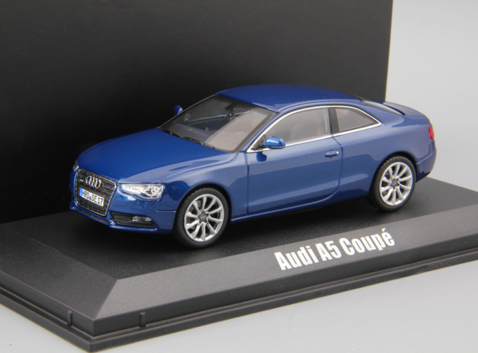 AUDI A5 Coupe (2012), metallic scubablue