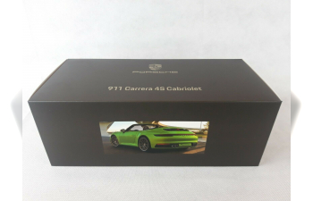 Porsche 911 (992) Carrera 4S lizard green