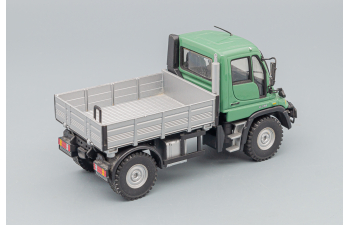 MERCEDES-BENZ Unimog, green / silver