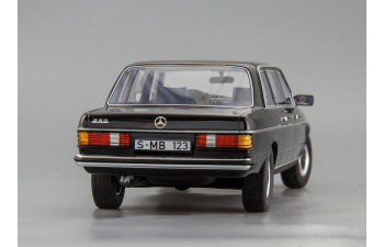 Mercedes-Benz W123 Long 1983 (black)