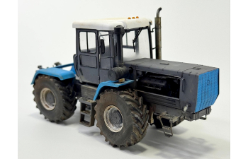 Сборная модель трактора ХТЗ 17221-21