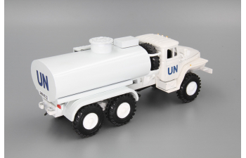 Уральский грузовик 4320 UN топливозаправщик, белый