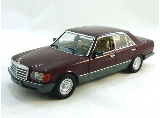 MERCEDES-BENZ 500 SE W126 (1980), bordeaux and grey