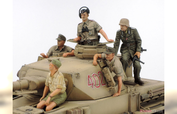 Сборная модель German Tank Panzerkampfwagen IV Ausf.F & Motorcycle Set "North Africa"