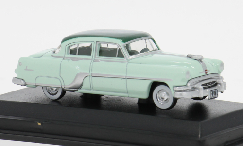 PONTIAC Chieftain 4-Door (1954), light green/green