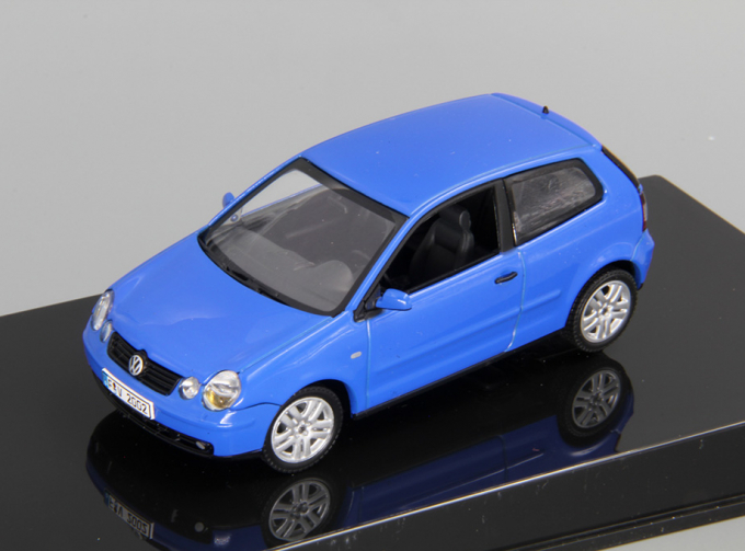 VOLKSWAGEN Polo, summer blue