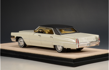 CADILLAC Sedan De Ville 1970 Cotillon, white