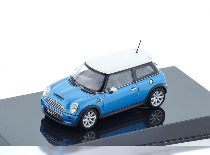 Mini Cooper S, electric blue