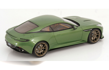 ASTON MARTIN DB12 Vantage (2023), greenmetallic