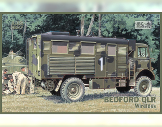 Сборная модель Британский автомобиль Bedford QLR с радиостанцией