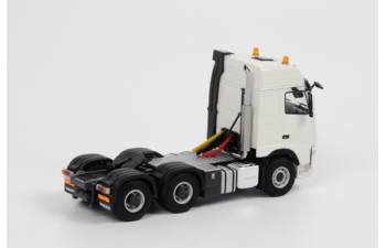 VOLVO FH3 Globetrotter 6x4, White Line 1:50, белый