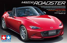 Сборная модель Mazda MX-5, в комплекте фигурка женщины - водителя