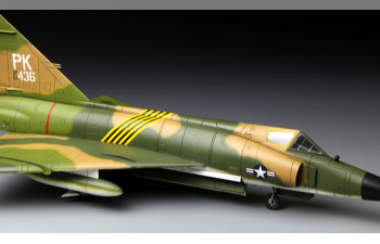 Сборная модель Самолет F-102A Delta Dagger Deucew Case X