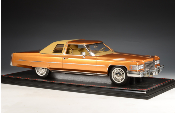CADILLAC Coupe Deville (1976), Amberlite Firemist