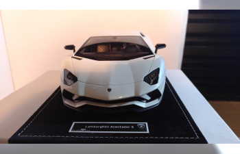 LAMBORGHINI Aventador S, white