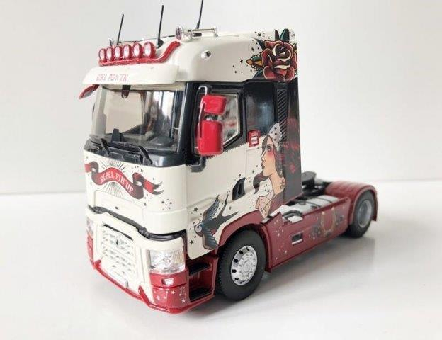 RENAULT T520 High с люстрой "REBEL PIN'UP" 2019