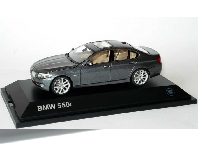 BMW 5er 550i F10 (2010), space grau met.