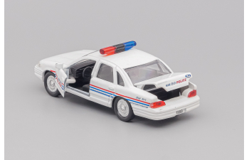 FORD Crown Victoria Miami Beach Police, white