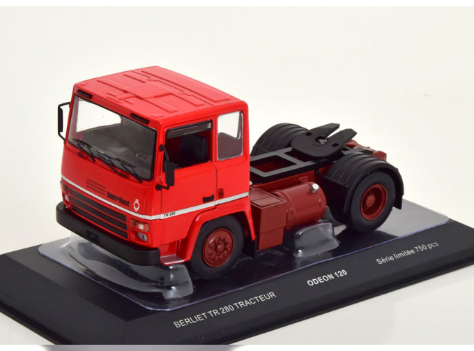 BERLIET TR 280 towing vehicle, red