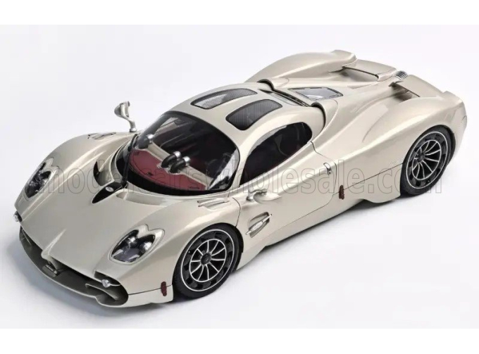 PAGANI Utopia (2022), light grey