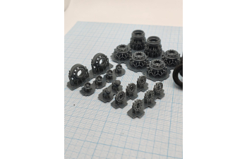 Комплект колес (шины+диски) в размере 295/60 22.5, для грузовика 6х2