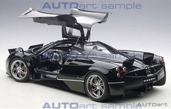 PAGANI Huayra (2011), gloss black