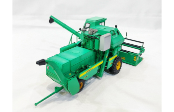 Сборная модель зерноуборочного комбайна СК-5М-1 "Нива" (1992-2005г)