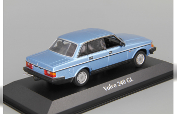 VOLVO 240 GL (1986), blue metallic