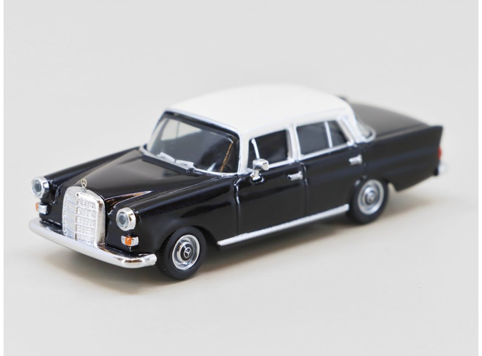 Mercedes-Benz 200 Fintail Mercedes, black / white