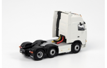 VOLVO FH2 Globetrotter XL 6x2, White Line 1:50, белый