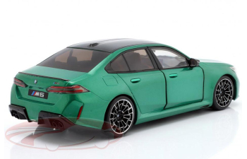 BMW M5 (G90) M (2025), Isle of Man green metallic