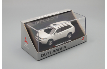 MITSUBISHI Outlander (2014), metallic white