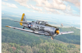 Сборная модель NORTH AMERICAN T-6g Texan Military Airplane (1951)