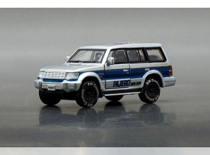 MITSUBISHI Pajero (1995) (праворульный), серебристый с синим