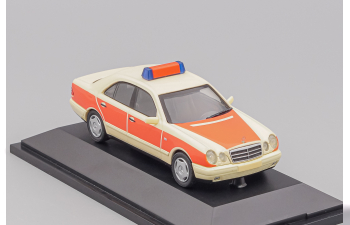 MERCEDES-BENZ E-Klasse Notarzteinsatzwagen, beige / pink