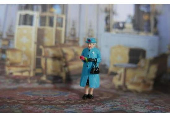Фигурка Queen Elizabeth II, blue