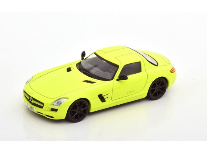 MERCEDES-BENZ SLS AMG Coupe light yellow