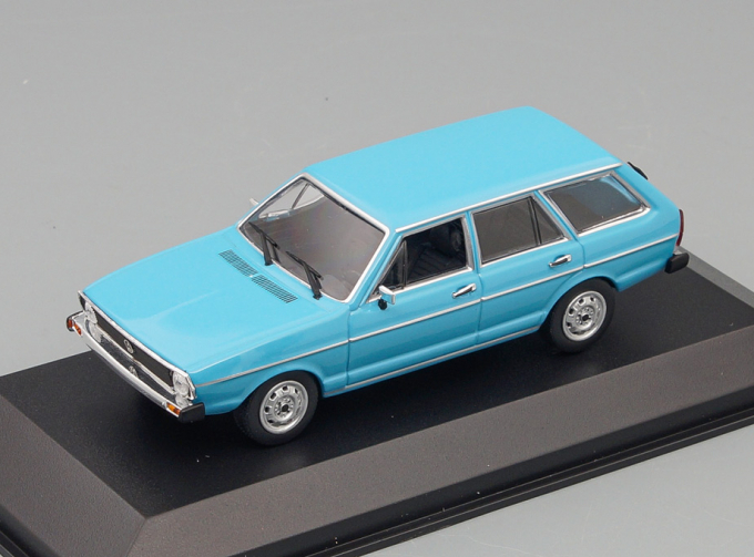 VOLKSWAGEN Passat Variant (1975), light blue