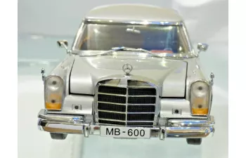 MERCEDES-BENZ 600 Pullman (1966), silver