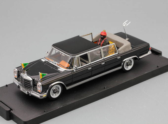 MERCEDES-BENZ 600 Landaulet African King, black