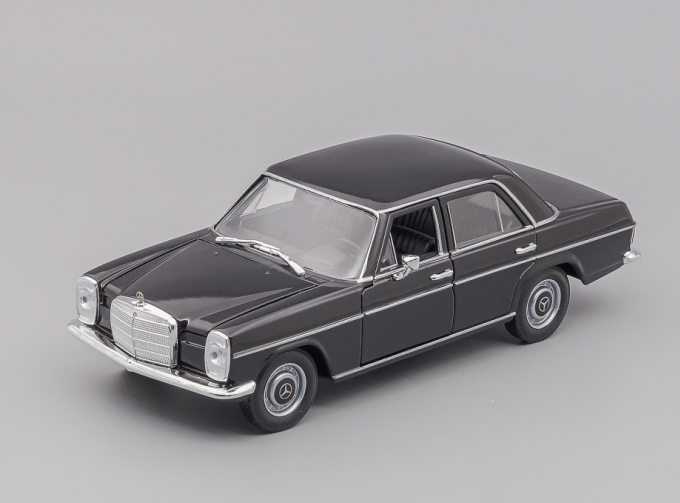 MERCEDES-BENZ 220 W115, black