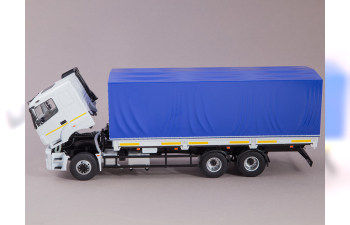 Камский грузовик 65207, белый / синий