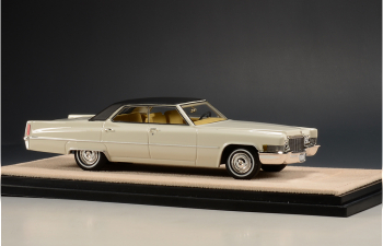 CADILLAC Sedan De Ville 1970 Cotillon, white